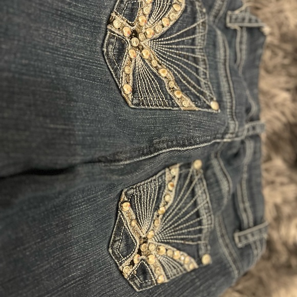 Size 0 great jeans . Grew out of them. - Picture 2 of 4